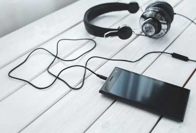 意甲那不勒斯球迷热议：我们想用德布劳内换莫德里奇，因为他才是真正的王牌球员